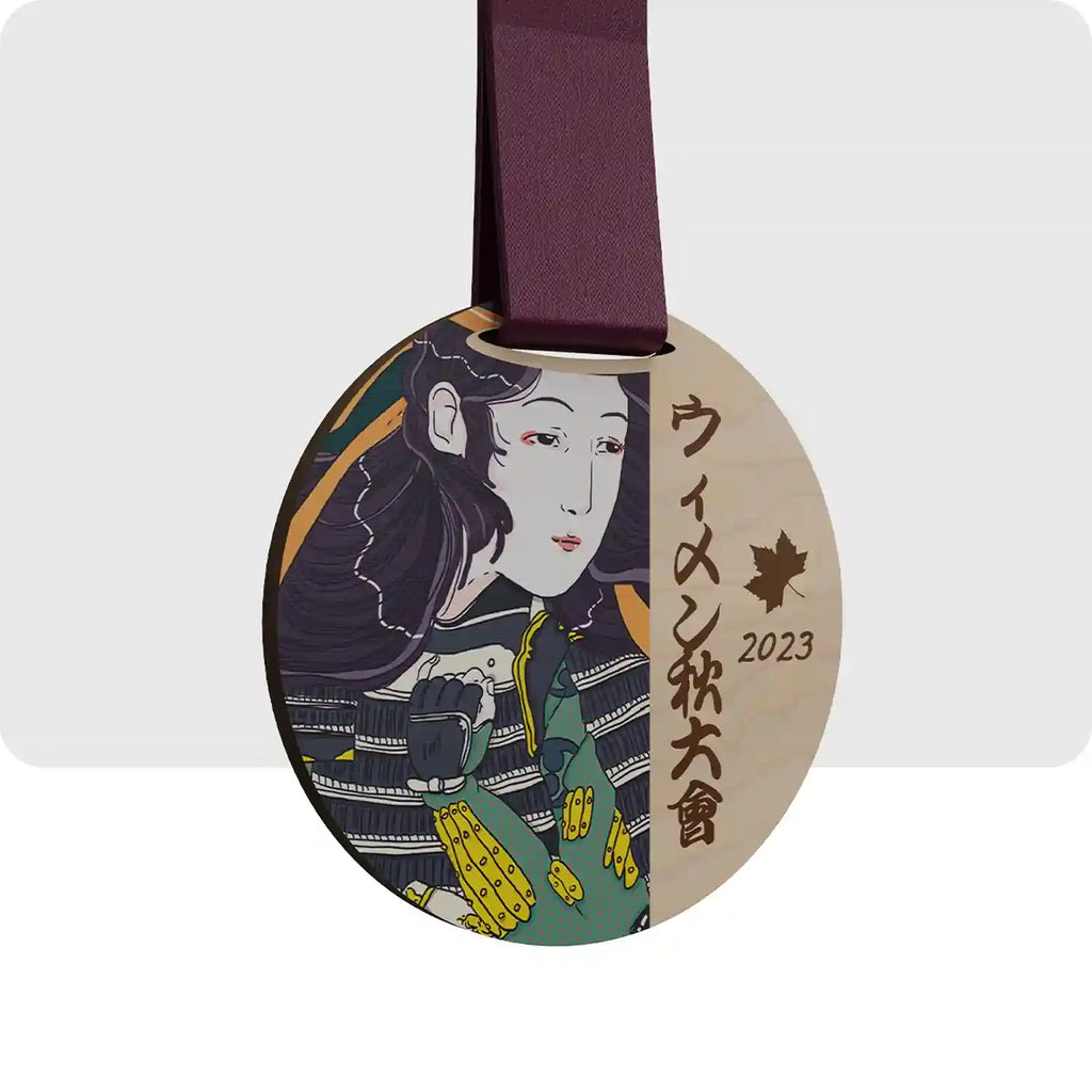 Médaille en bois pour un prestigieux club d'escrime japonaise. 