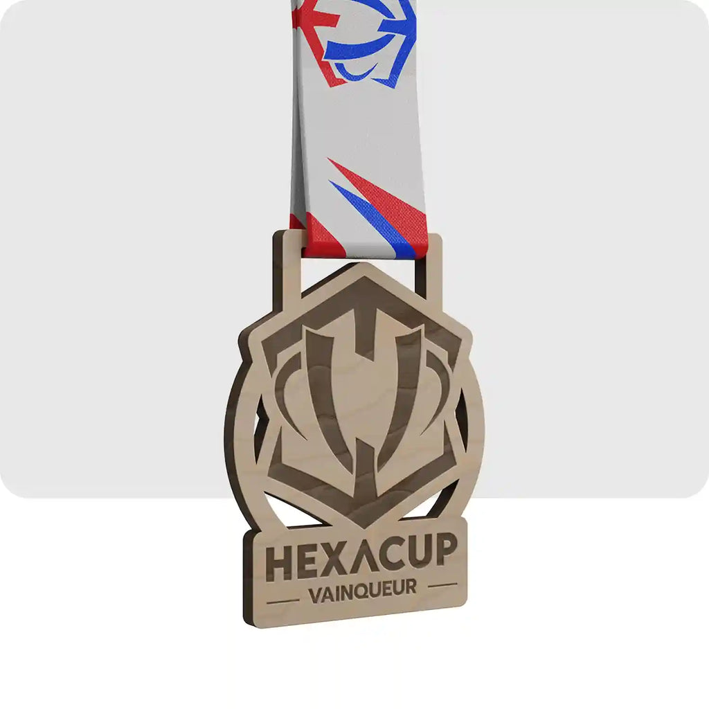 Médaille en bois avec gravure laser réalisé pour l'application Hexacup.