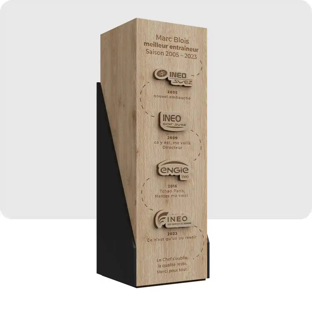 Trophée en bois personnalisé avec des effet de relief. 